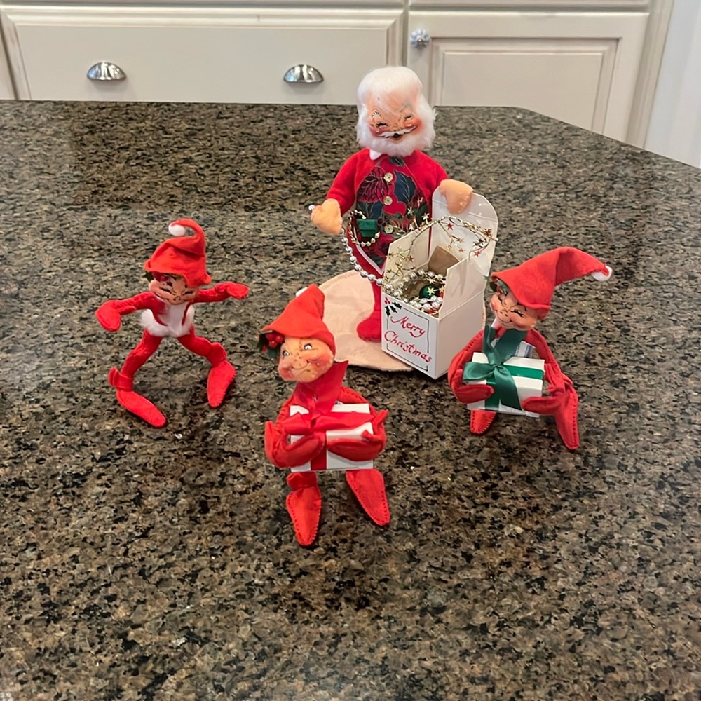 Annalee Santa and 3 Elves